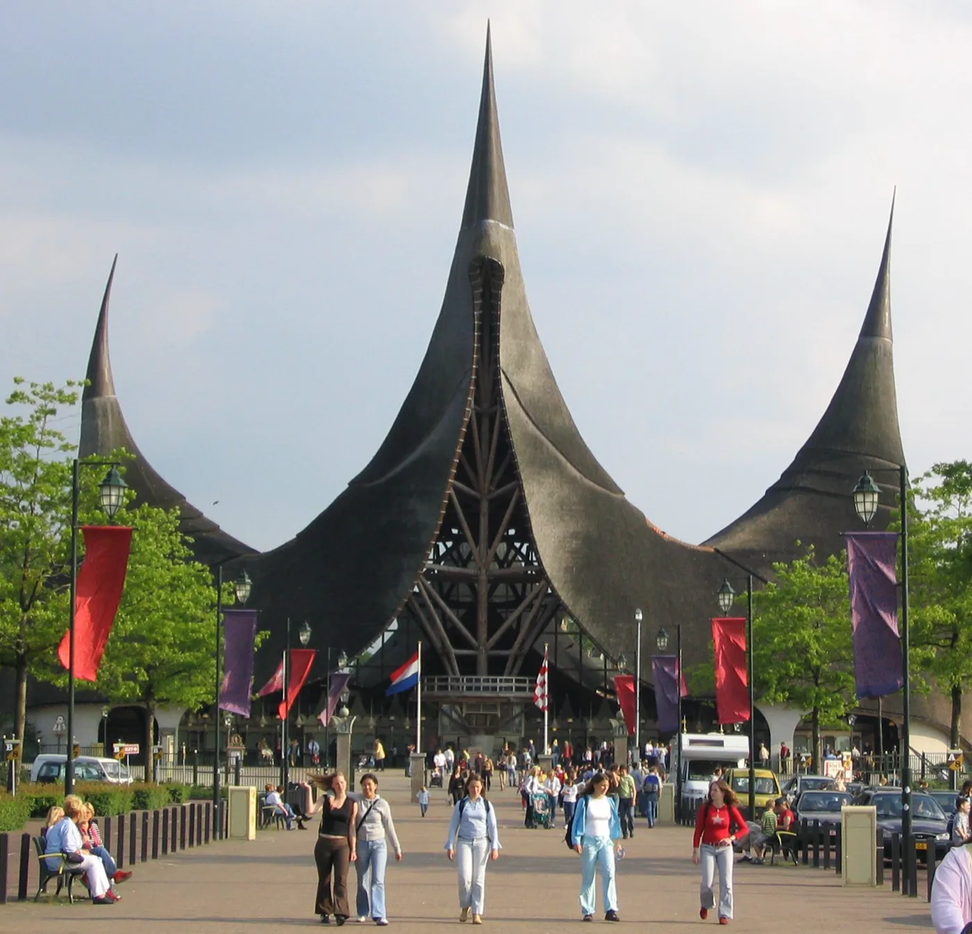 De Efteling is gegroeid, het Sprookjesbos niet kleiner geworden